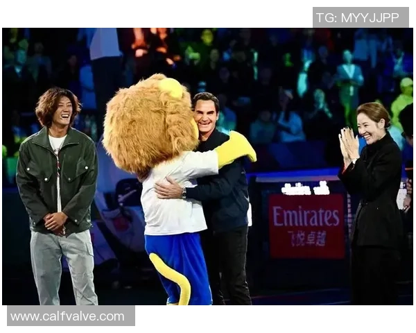 足球巨星乔装成老爷爷重返球场再展神级脚法惊呆众人 足球巨星乔装成老爷爷重返球场再展神级脚法惊呆众人